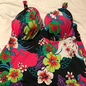 Floral tankini top